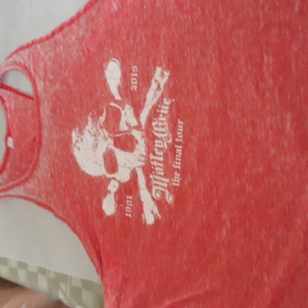 Woman's motley crew last tour t shiry